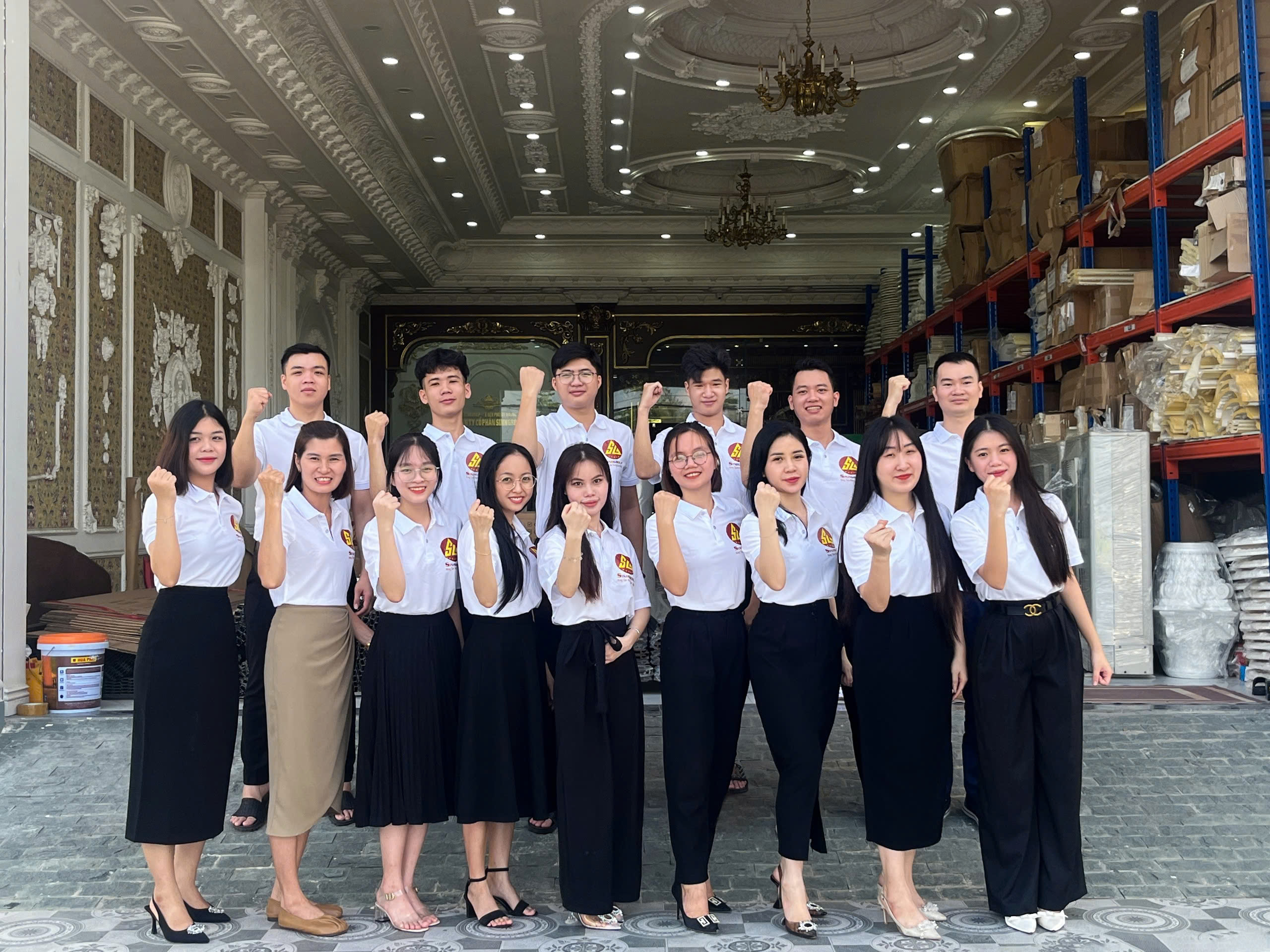 SinhGroup là đơn vị uy tín với hơn 10 năm kinh nghiệm, chuyên cung cấp cột nhà hiện đại với PU, tấm nhựa foam, phào chỉ PU, khung trần, con sơn PU, giới thiệu đơn vị thi công nội thất.