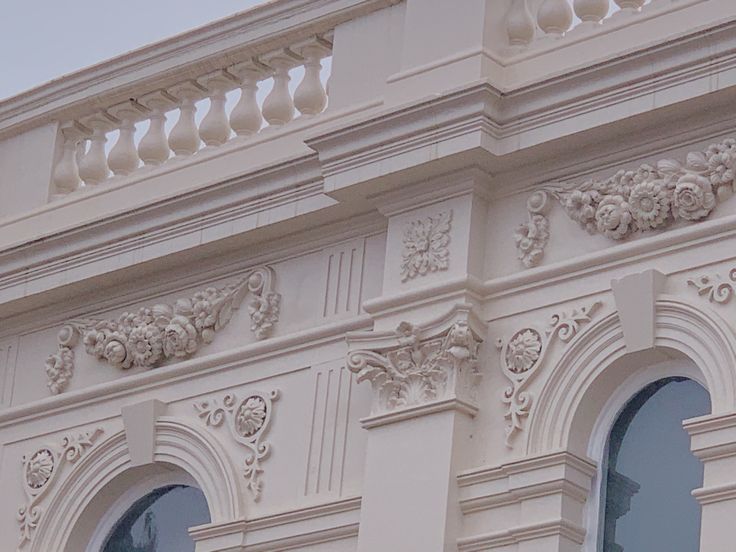 Phân Tích Kỹ Thuật Của Cột Vuông PU