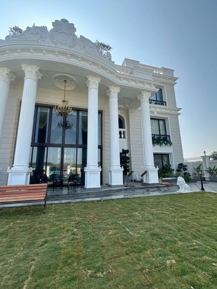 Ứng Dụng Thực Tế Và Ý Tưởng Trang Trí Với Cột Nhà Hiện Đại Với PU